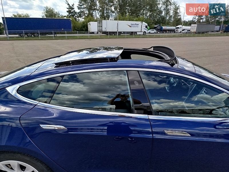Лифтбек Tesla Model S 2016 в Ковеле