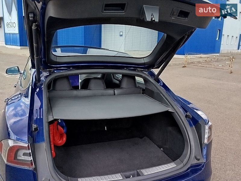 Лифтбек Tesla Model S 2016 в Ковеле
