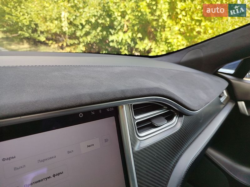 Лифтбек Tesla Model S 2016 в Ковеле