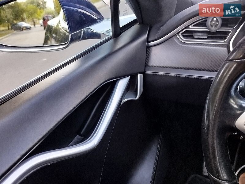 Лифтбек Tesla Model S 2016 в Ковеле