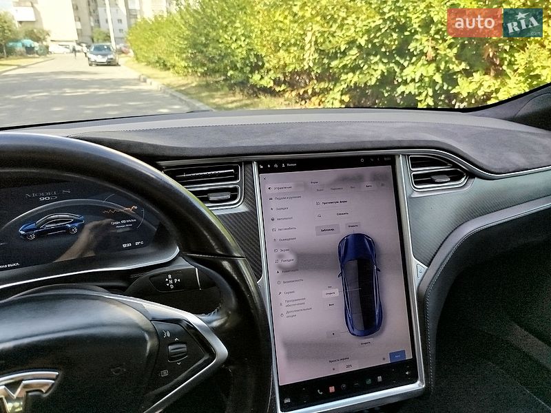 Лифтбек Tesla Model S 2016 в Ковеле