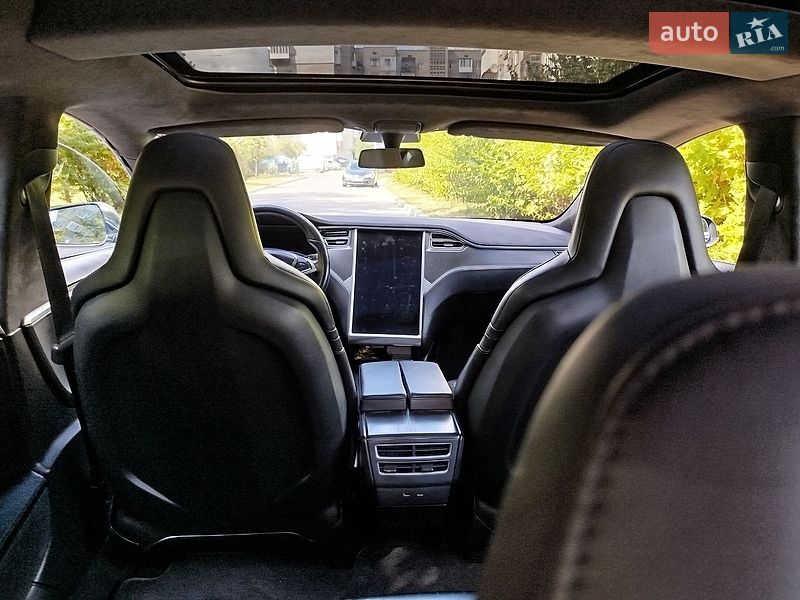 Лифтбек Tesla Model S 2016 в Ковеле