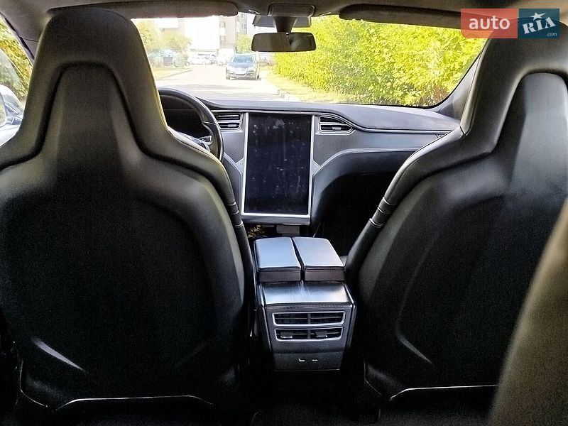 Лифтбек Tesla Model S 2016 в Ковеле
