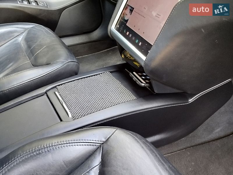 Лифтбек Tesla Model S 2016 в Ковеле