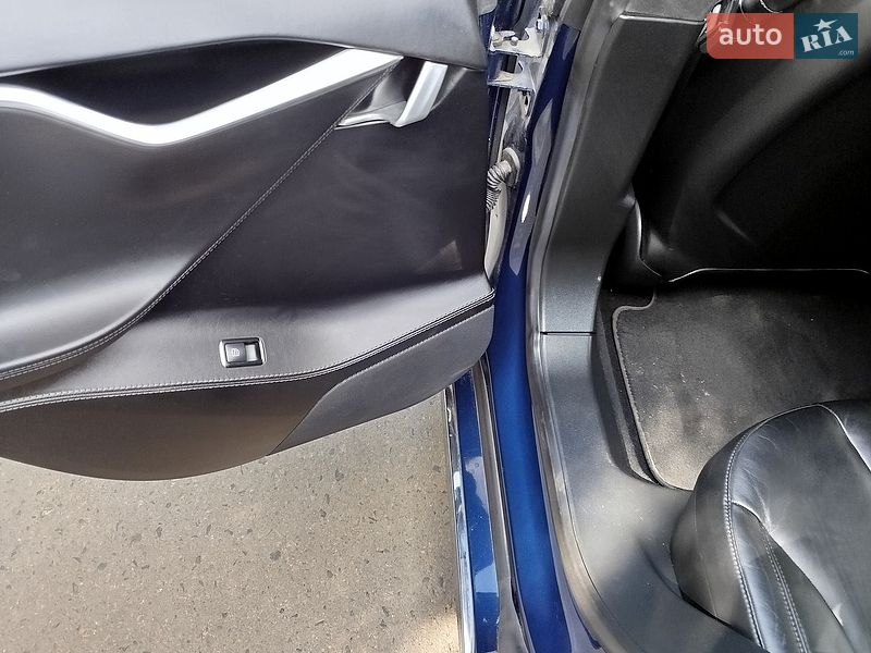 Лифтбек Tesla Model S 2016 в Ковеле