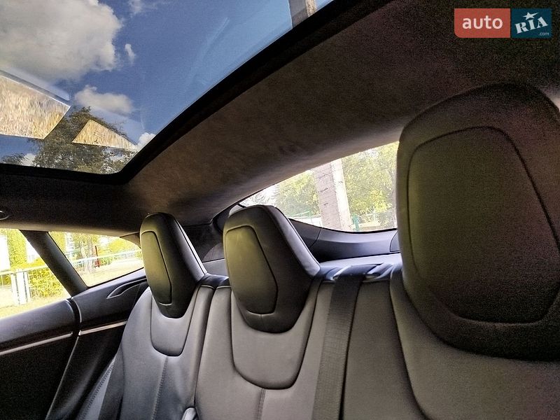 Лифтбек Tesla Model S 2016 в Ковеле