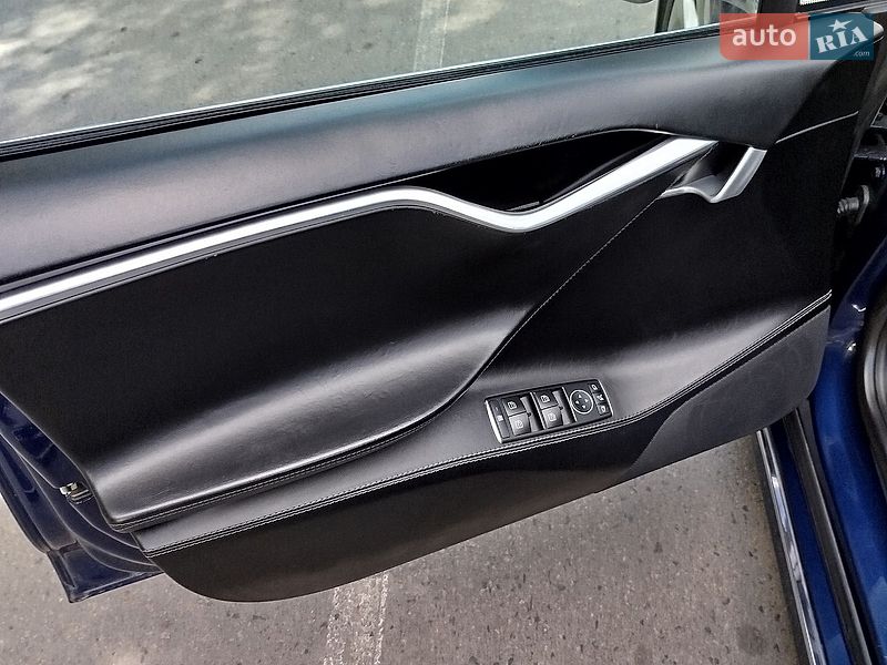Лифтбек Tesla Model S 2016 в Ковеле