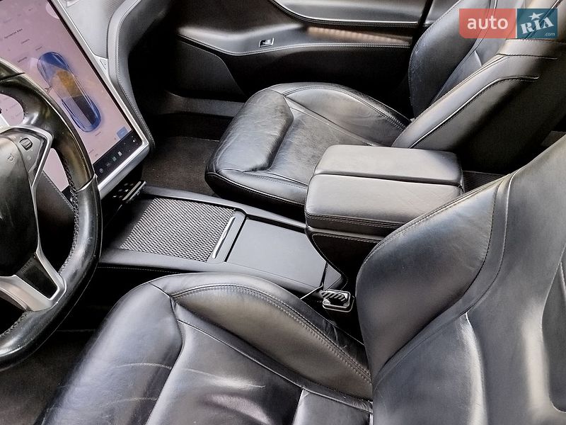 Лифтбек Tesla Model S 2016 в Ковеле