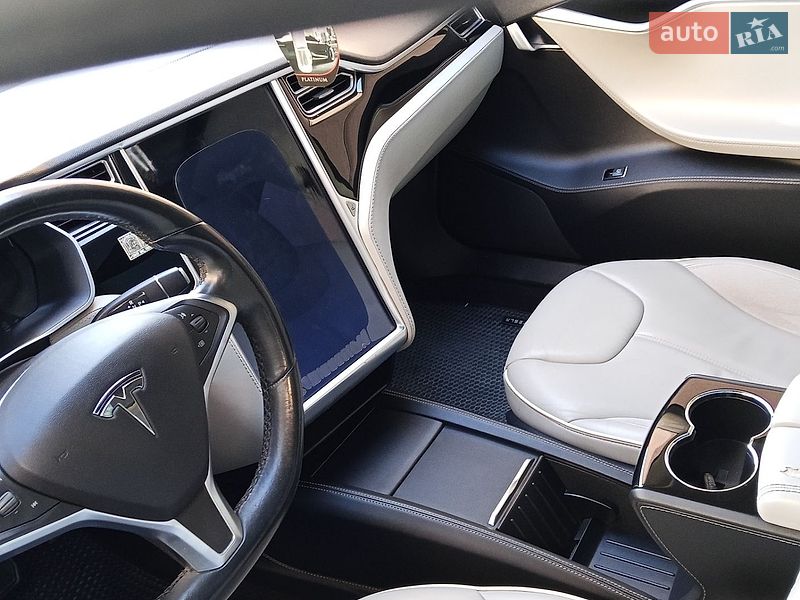 Лифтбек Tesla Model S 2016 в Тернополе фото 13 Лифтбек Tesla Model S 2016 в Тернополе