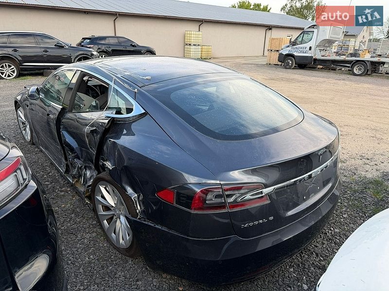 Лифтбек Tesla Model S 2018 в Владимире фото 4 Лифтбек Tesla Model S 2018 в Владимире