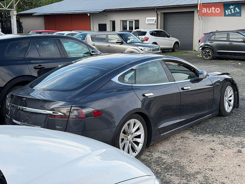 Лифтбек Tesla Model S 2018 в Владимире фото 5 Лифтбек Tesla Model S 2018 в Владимире