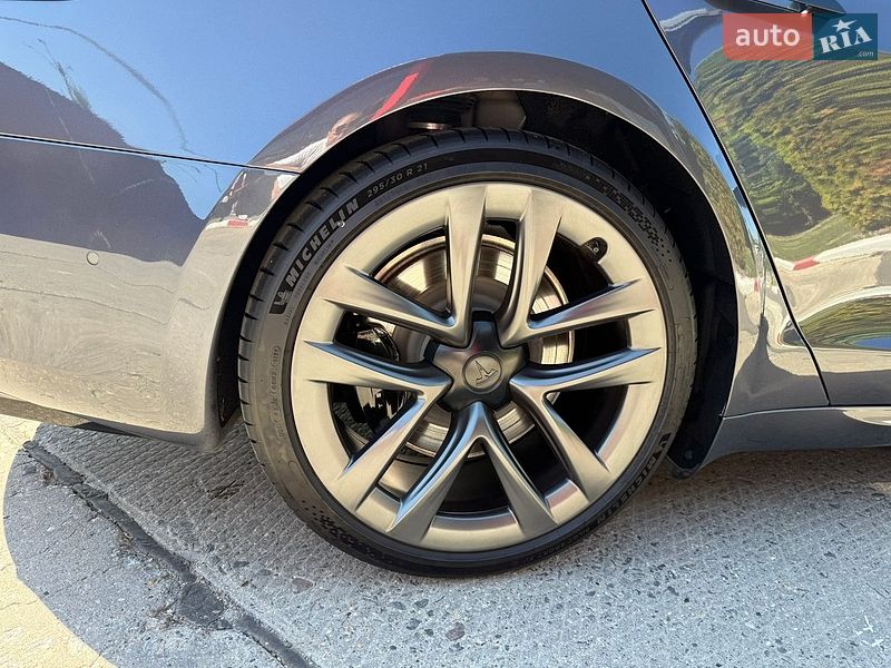 Лифтбек Tesla Model S 2022 в Первомайске