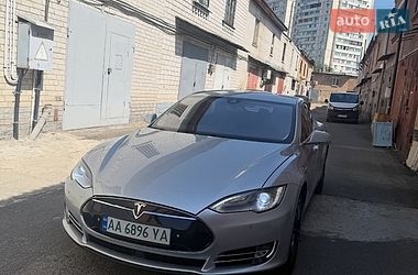 Лифтбек Tesla Model S 2015 в Львове