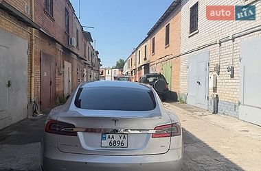 Лифтбек Tesla Model S 2015 в Львове