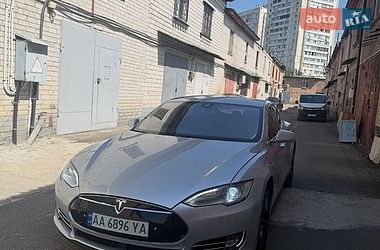 Лифтбек Tesla Model S 2015 в Львове