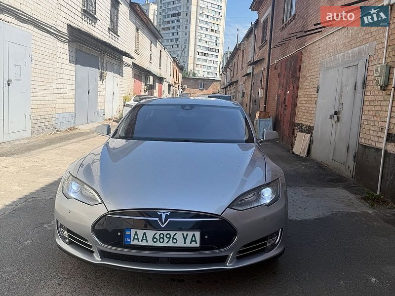 Лифтбек Tesla Model S 2015 в Львове фото 7 Лифтбек Tesla Model S 2015 в Львове