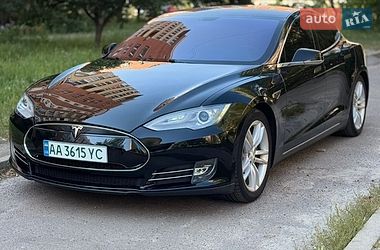 Лифтбек Tesla Model S 2014 в Полтаве фото Лифтбек Tesla Model S 2014 в Полтаве