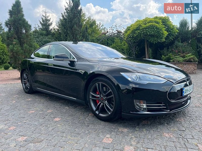 Ліфтбек Tesla Model S 2015 в Житомирі