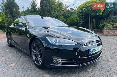 Ліфтбек Tesla Model S 2015 в Житомирі