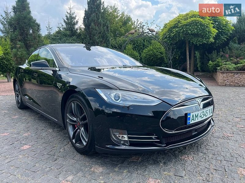 Ліфтбек Tesla Model S 2015 в Житомирі