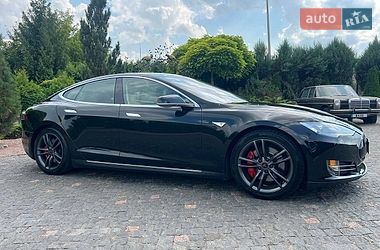 Ліфтбек Tesla Model S 2015 в Житомирі