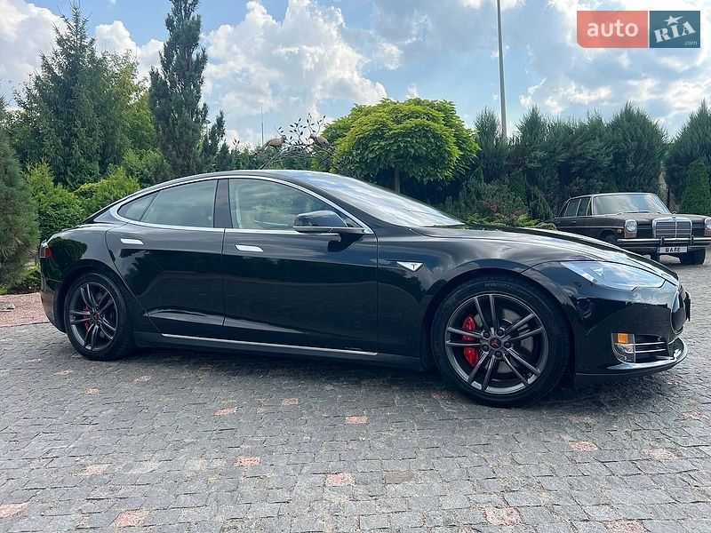 Ліфтбек Tesla Model S 2015 в Житомирі