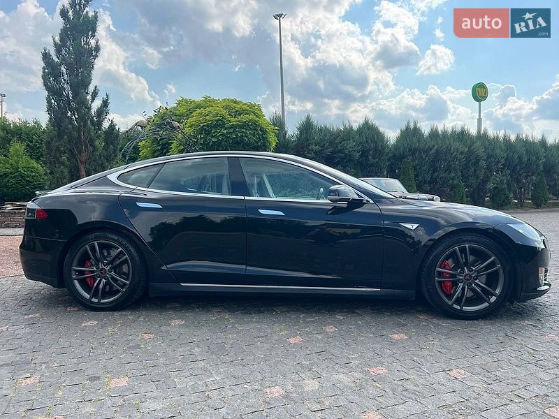 Ліфтбек Tesla Model S 2015 в Житомирі