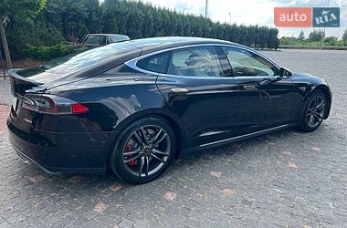 Ліфтбек Tesla Model S 2015 в Житомирі