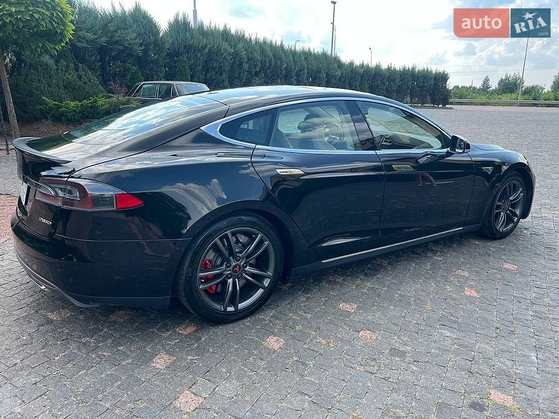 Ліфтбек Tesla Model S 2015 в Житомирі
