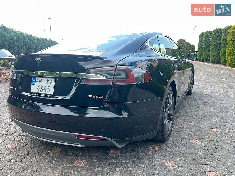Ліфтбек Tesla Model S 2015 в Житомирі
