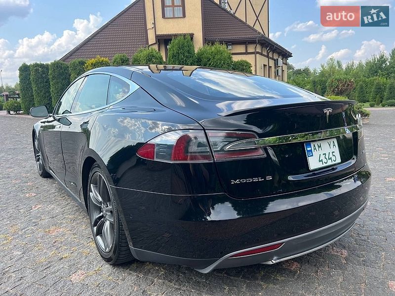 Ліфтбек Tesla Model S 2015 в Житомирі