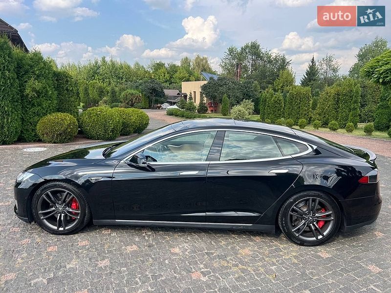 Ліфтбек Tesla Model S 2015 в Житомирі