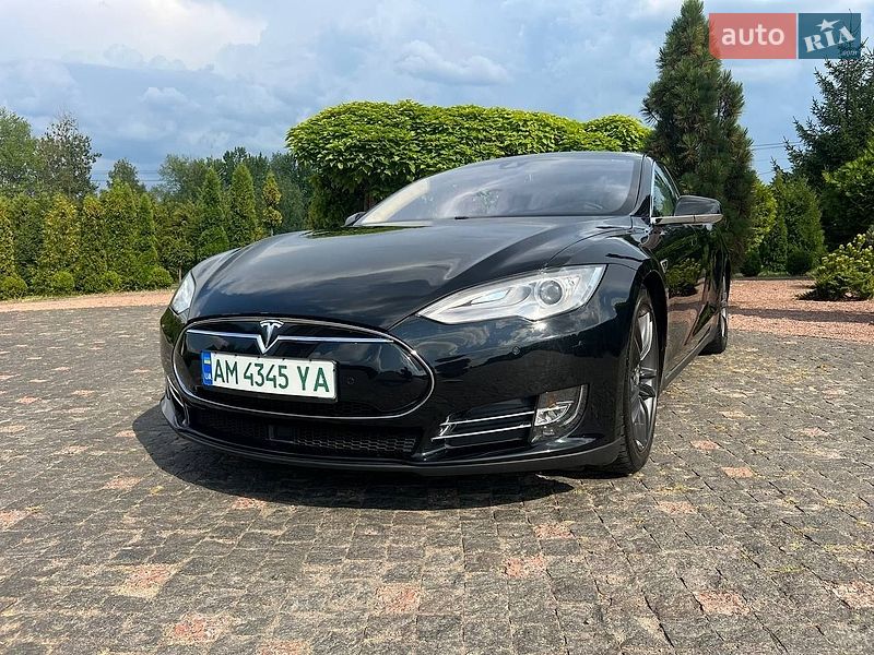Ліфтбек Tesla Model S 2015 в Житомирі
