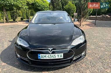 Ліфтбек Tesla Model S 2015 в Житомирі