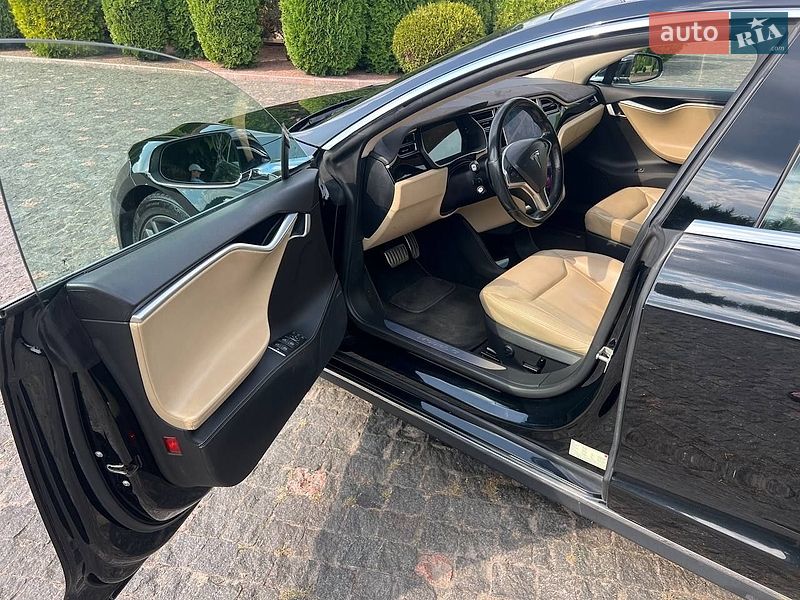 Ліфтбек Tesla Model S 2015 в Житомирі