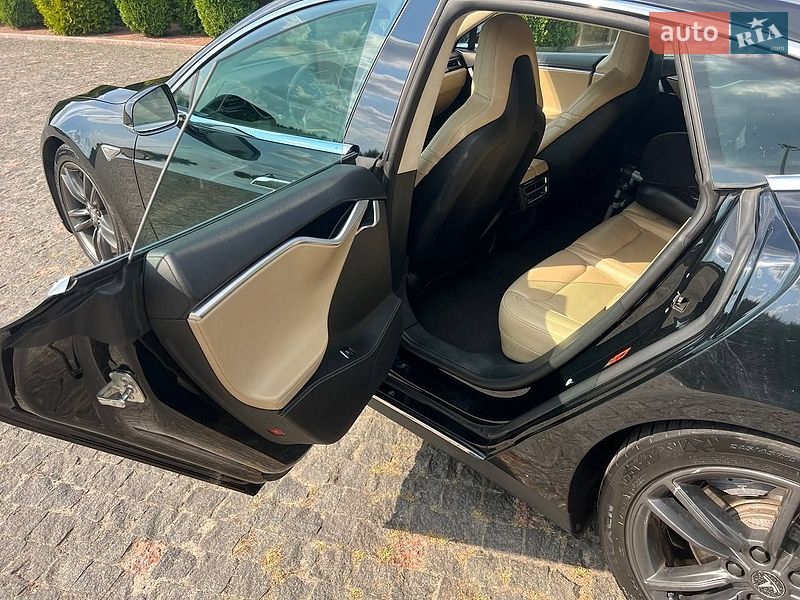 Ліфтбек Tesla Model S 2015 в Житомирі