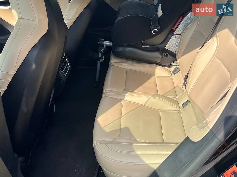 Ліфтбек Tesla Model S 2015 в Житомирі