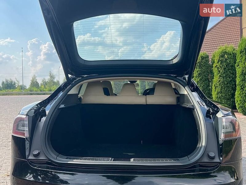 Ліфтбек Tesla Model S 2015 в Житомирі