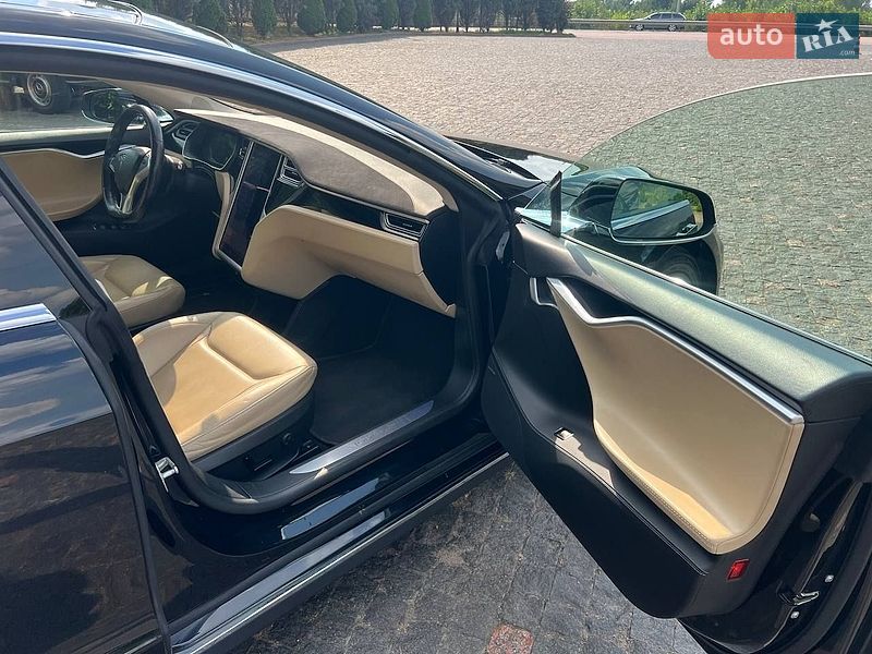 Ліфтбек Tesla Model S 2015 в Житомирі