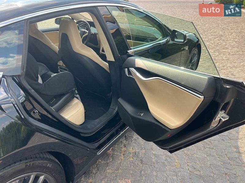 Ліфтбек Tesla Model S 2015 в Житомирі