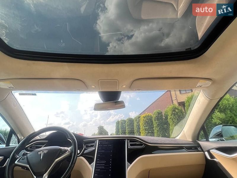 Ліфтбек Tesla Model S 2015 в Житомирі