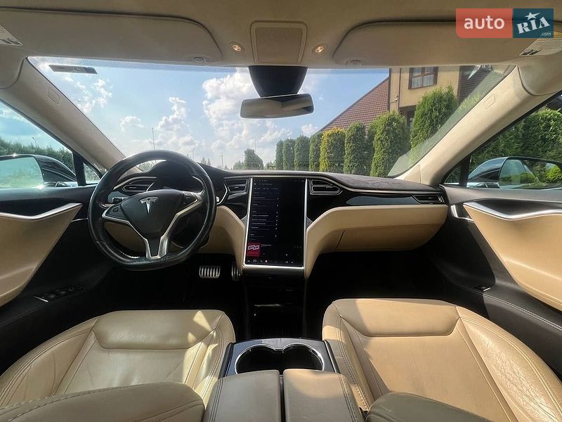 Ліфтбек Tesla Model S 2015 в Житомирі