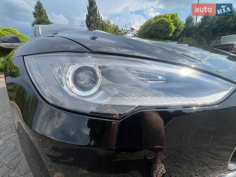 Ліфтбек Tesla Model S 2015 в Житомирі