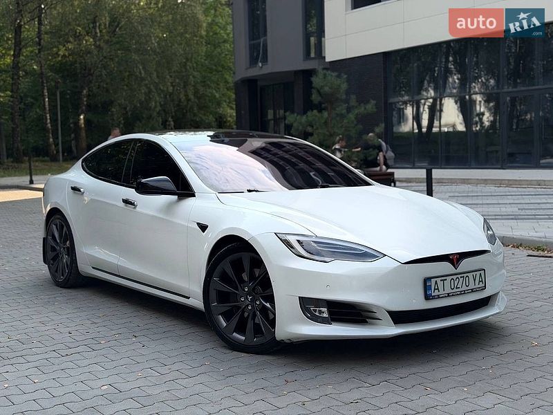 Лифтбек Tesla Model S 2017 в Тернополе