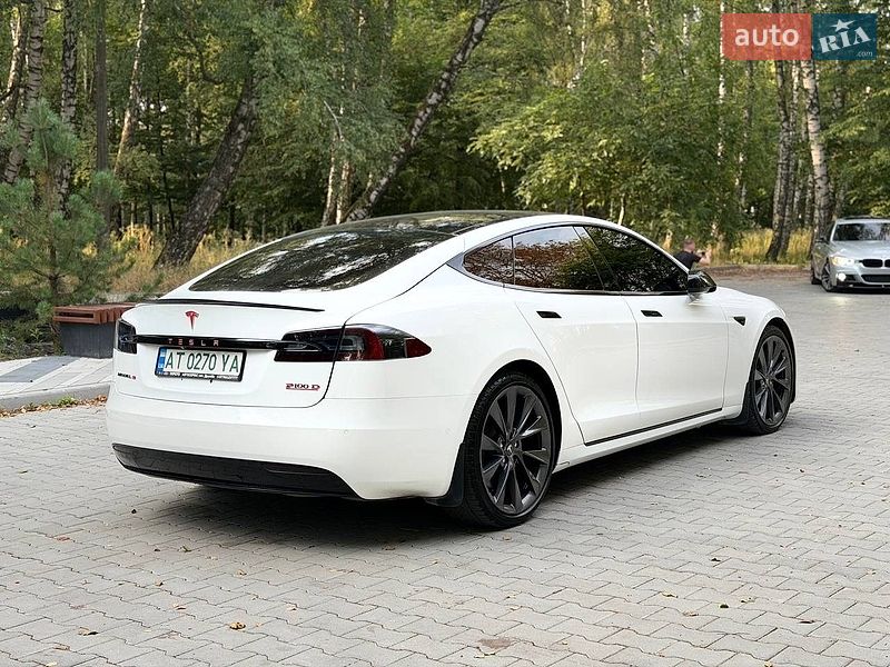 Лифтбек Tesla Model S 2017 в Тернополе