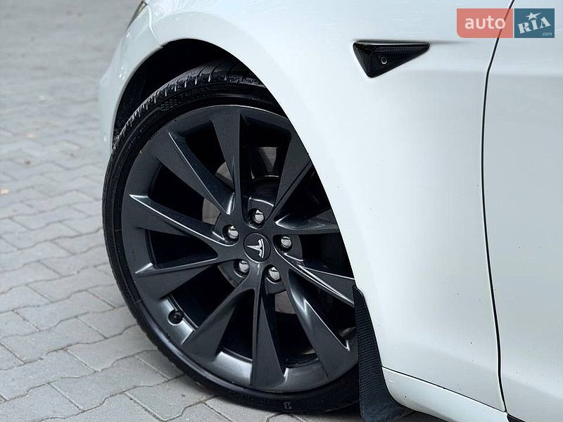 Лифтбек Tesla Model S 2017 в Тернополе