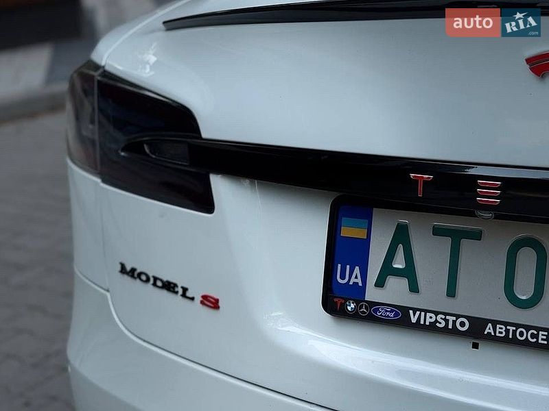 Лифтбек Tesla Model S 2017 в Тернополе