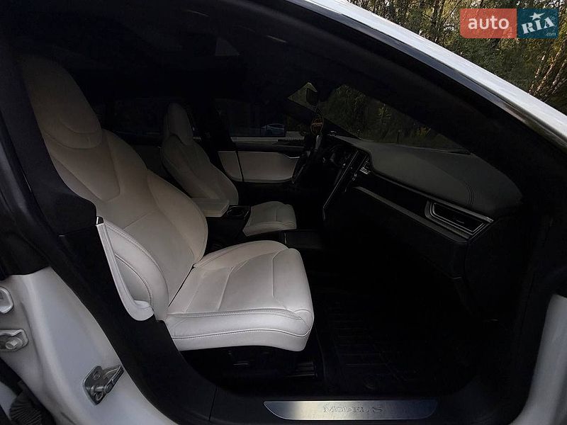 Лифтбек Tesla Model S 2017 в Тернополе