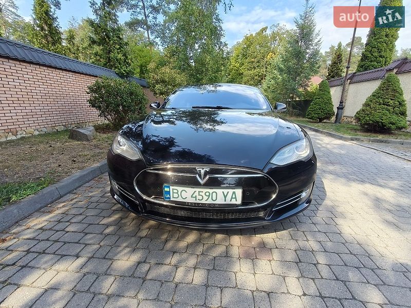 Лифтбек Tesla Model S 2014 в Львове