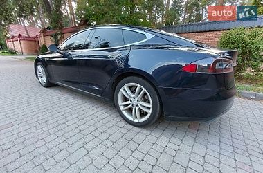 Лифтбек Tesla Model S 2014 в Львове